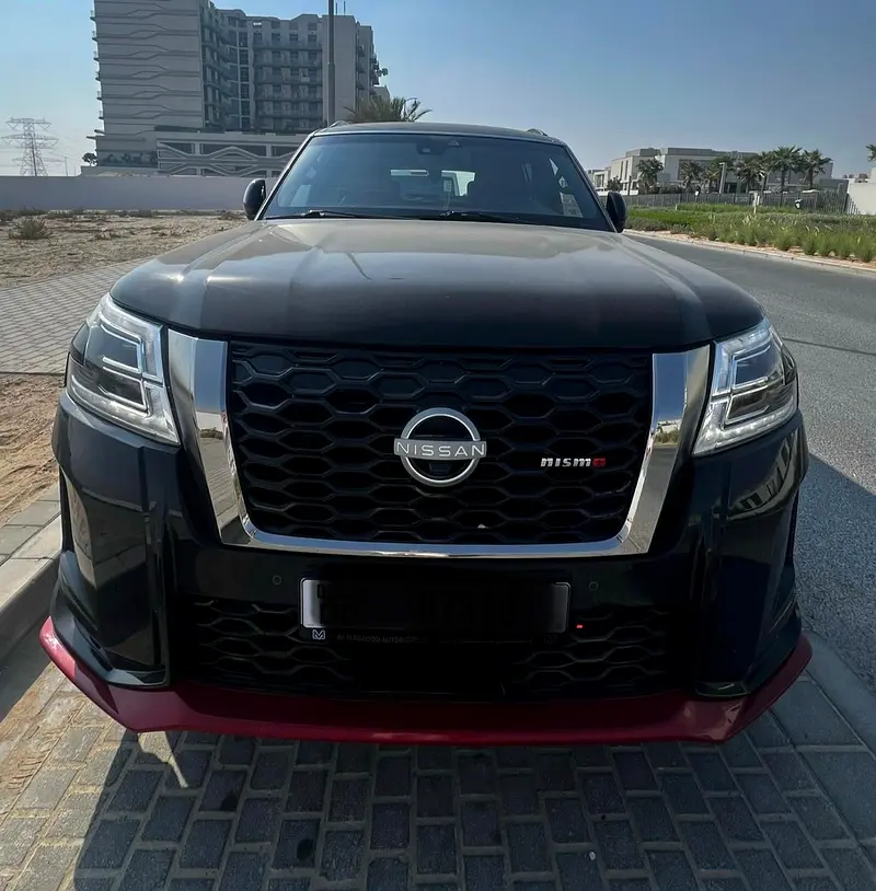 Nissan Patrol 2017 — photo 1 of 8