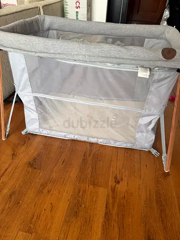 Maxi cozi foldable baby Travel Cot  / bassinet -Light Grey