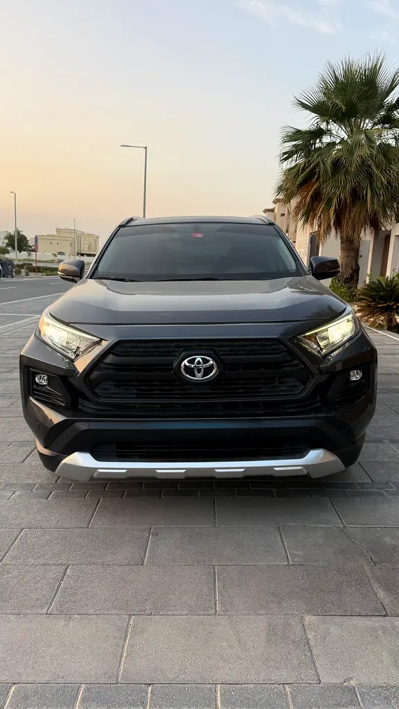 Toyota Rav 4 2021 — photo 1 of 10