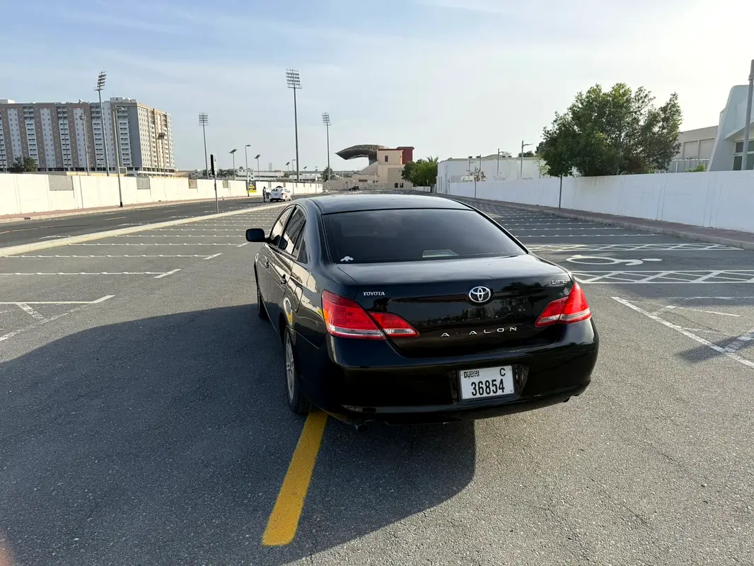 Toyota Avalon 2006 — photo 1 of 6