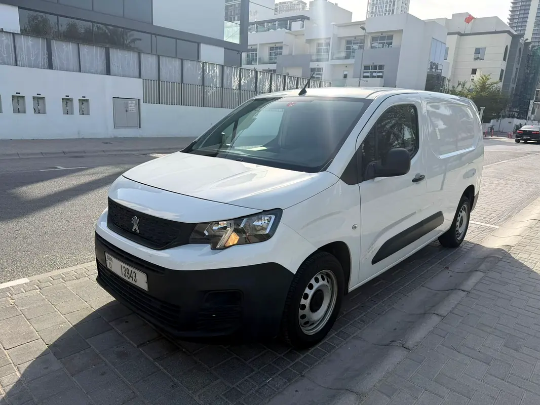 Peugeot Partner 2020 — photo 1 of 12