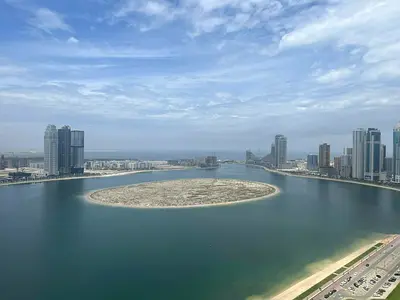 إطلالة بحرية مع تكييف على المالك وباركينج مجاني بالإضافة إلى جيم ومسبح شقة ثلاث غرف وصالة مع غرفة خادمة في الخان