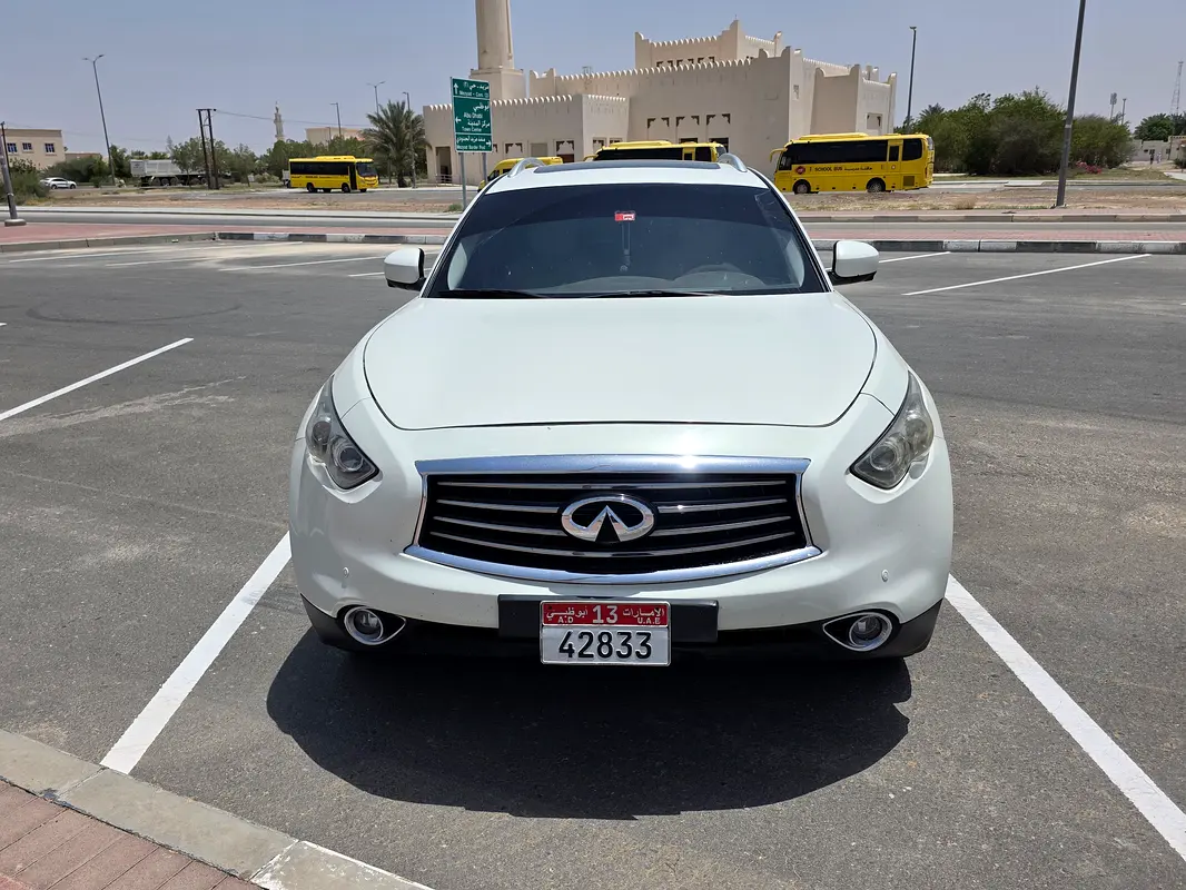 Infiniti QX70 2014 — photo 1 of 8