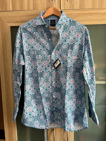 Mens patterned long-sleeve button-up shirt - size L