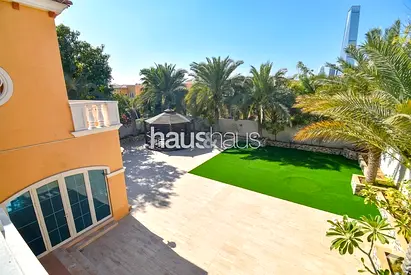 Single row | Royal standard | Huge Plot