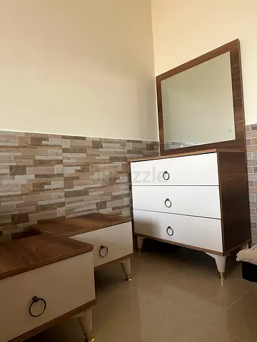 3-piece bedroom set: dresser with mirror + two bedside tables - modern walnut  white