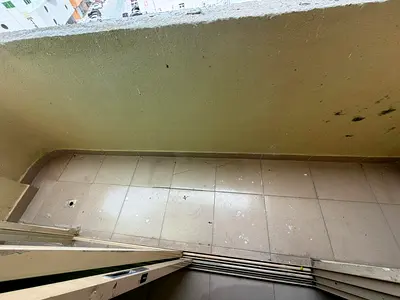 شقة غرفتين وصالة للإيجار في الحميدية عجمان قريب المحكمة وجامعة عجمان 2 حمام بلكونة وصالة منفصلة تكييف مركزي بسعر 32 ألف