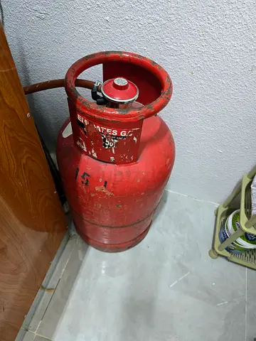 Gas cylinder with burner