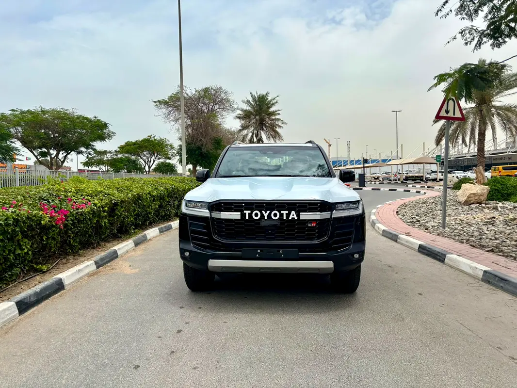 Toyota Land Cruiser 2025 — photo 1 of 19