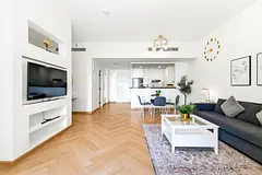 Upgraded | Furnished | Full sea view | 12 cheques