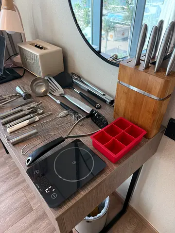 Kitchen utensils and accessories