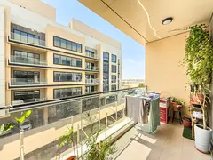 Large 1BR | Closed Kitchen | Vacant On Transfer