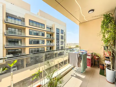 Large 1BR | Closed Kitchen | Vacant On Transfer