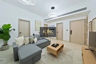 Modern Finishing | Fully Furnished | Close to Mall