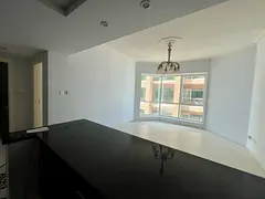 American kitchen with free AC, gym, and pool in a prime lively location close to cafes, shops, and n