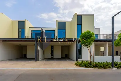 3BR Townhouse | Close to Park | Unfurnished