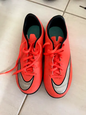 Football shoes for kids size 33.5