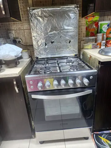 Used Freestanding Gas Oven with 4 Burners - Good Working Condition