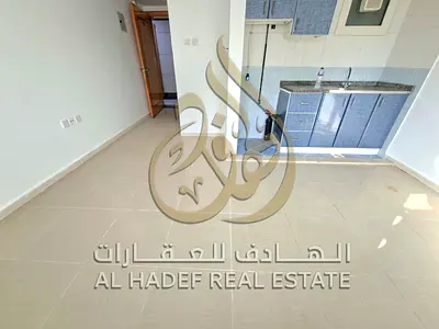 متاح للإيجار استوديو في منطقة التعاون بالشارقة، يتميز بموقع استراتيجي على مخرج دبي مباشرة، مما يجعله خيارًا مثاليًا للأفراد العاملين في دبي.  الاستودي