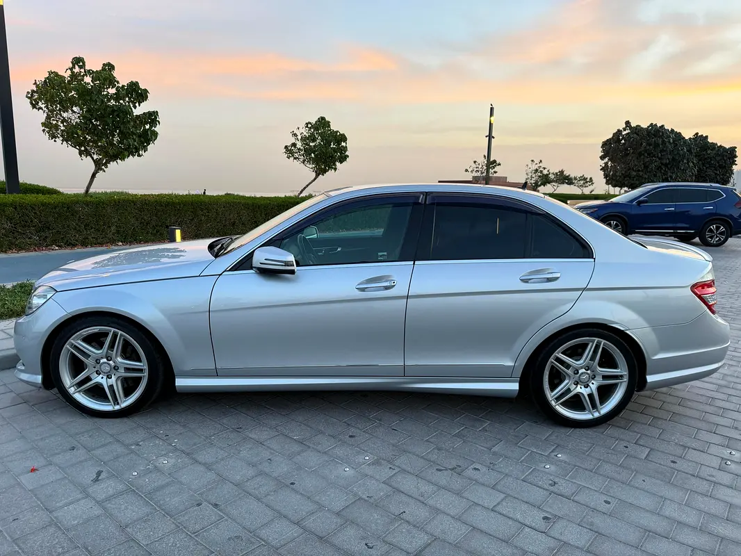 Mercedes-Benz C-Class 2010 — photo 1 of 10