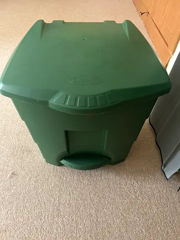 Green Outdoor Garbage Bin, Good Condition