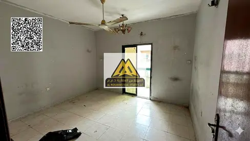 Large spaces | 3 bathrooms in the apartment | No air conditioning (air conditioning is the tenant's