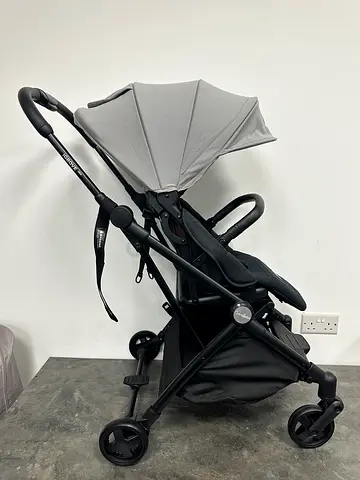 Brand New - baby stroller 360 rotating Lightweight foldable
