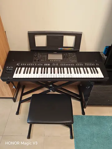 Yamaha PSR SX 720 Portable Keyboard with Stand and Bench - Good Condition