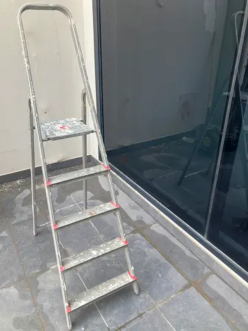 Folding 4-Step Aluminum Step Ladder — Used, sturdy