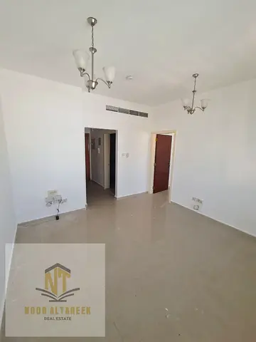 شقة للايجار القاسمية المحطة  غرفة و صالة و حمام  بدون رسوم اداريه