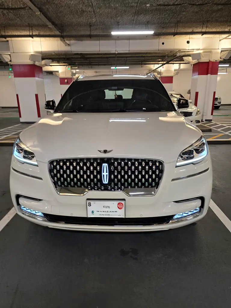 Lincoln Aviator 2023 — photo 1 of 9