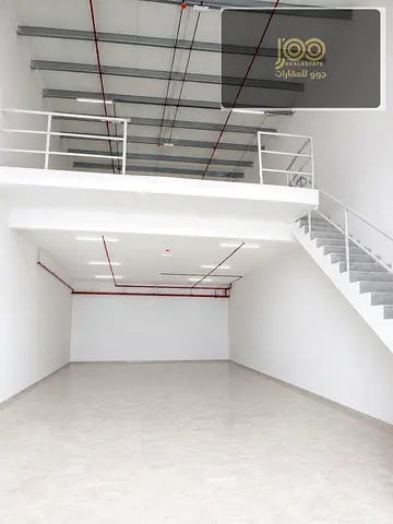 فرصة | مستودع للإيجار السنوي في الجرف الصناعية 1 – عجمان | ميزانين | 25 كيلوواط