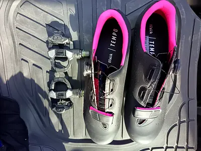 Fizik tempo with cleat and LOOK pedal