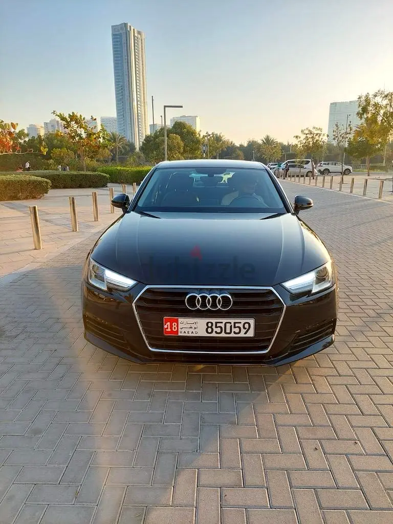 Audi A4 2017 — photo 1 of 9