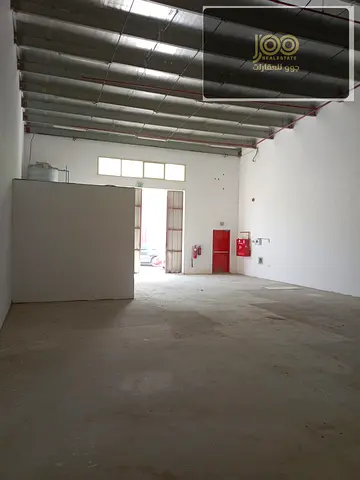 مستودع للإيجار السنوي في الجرف الصناعية 1 – عجمان | 2100 قدم | كهرباء 25 كيلووات