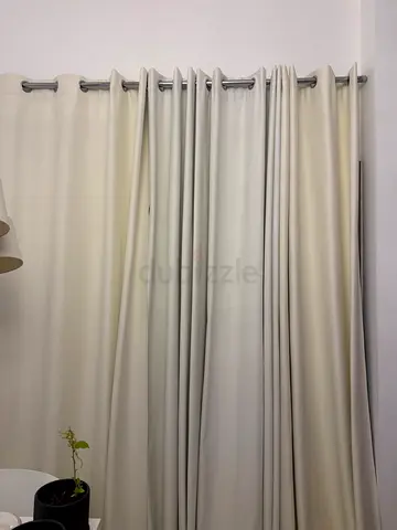 Curtains boack out
