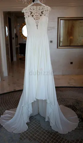 Ivory Lace-Back Chiffon Wedding Dress with Train - Size Approx 8-10