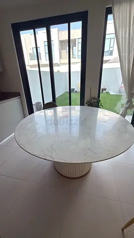 Round Marble Dining Table with Central Pedestal - Seats 6