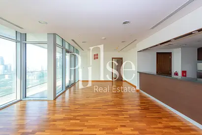 Spacious 3BR | DIFC Skyline Views | Burj Daman