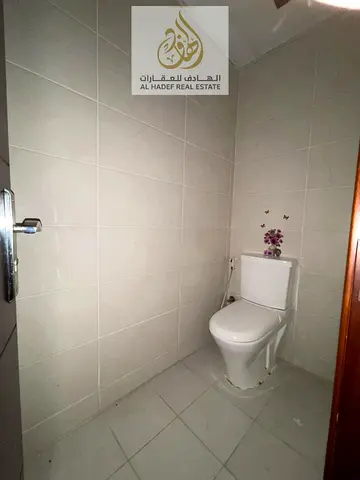 للإيجار السنوي بعجمان –غرفة وصالة منعزلة 2 حمام مع بلكونة - بالجرف 2