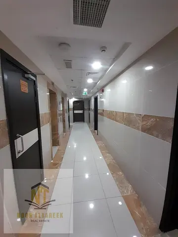 شقة للايجار السنوى \ منطقة التعاون برج : الشيخة ليلى غرفتين وصالة _ بلكونة حمامين ومطبخ تكيف مركزى غاز مركزى الايجار : 44 التأمين : 5% رسوم : 5% رقم