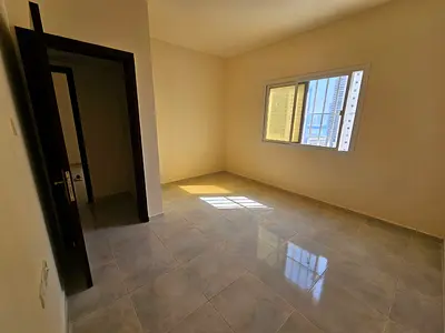 باركن مجانا-شهر مجانا-غرفتين وصاله-اطلاله مفتوحه-مطبخ جديد-2حمام-تكييف مركزي-قريبه علي مخرج دبي-مساحات واسعه-6شيكات