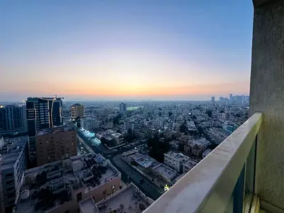 شقة غرفتين وصالة للإيجار الشهري مفروشة فرش جديد بالكامل، بحالة ممتازة وجاهزة للسكن الفوري