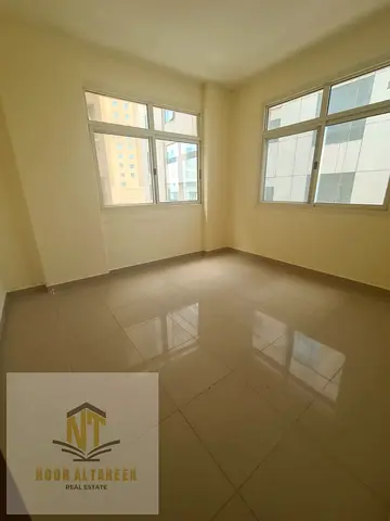 شقة غرفتين وصالة للإيجار السنوي في الخان – إطلالة بانورامية مباشرة على كورنيش الخان