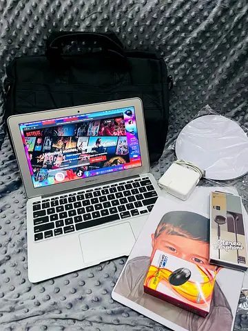 SLIGHTLY USED, KABAYAN USED, MACBOOK AIR, SLIM TYPE, 100% ORIGINAL , FAST WORKING ,  NO ANY ISSUE.