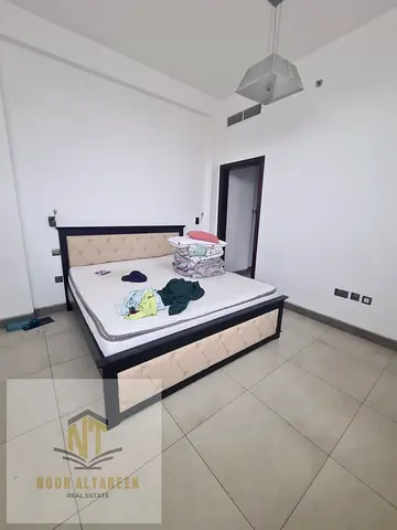 Luxury apartment for rent in the Um Al Tarafa area, consisting of two master bedrooms and a guest bathroom, equipped with spacious built-in wardrobes