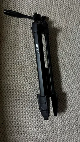 camera tripod (compact, lightweight)