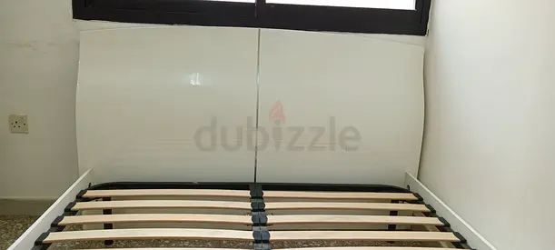 Queen size - Strong metal bed frame