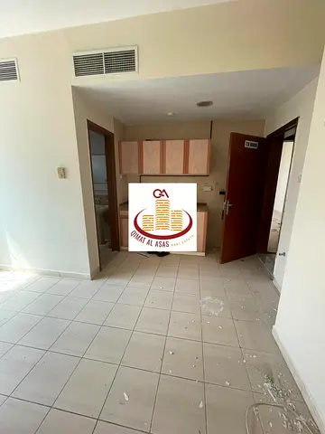 استديو للايجار بمنطقة الخان بناية نظيفة بالقرب من بحر الخان
