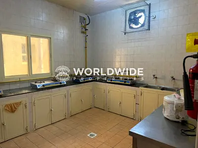 عرض مميز | غرف للإيجار تتسع لـ 8 أشخاص في الجرف الصناعية 1 | شامل جميع الفواتير